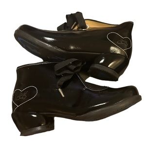 The CUTEST John fluevog shoes 🖤🖤🖤